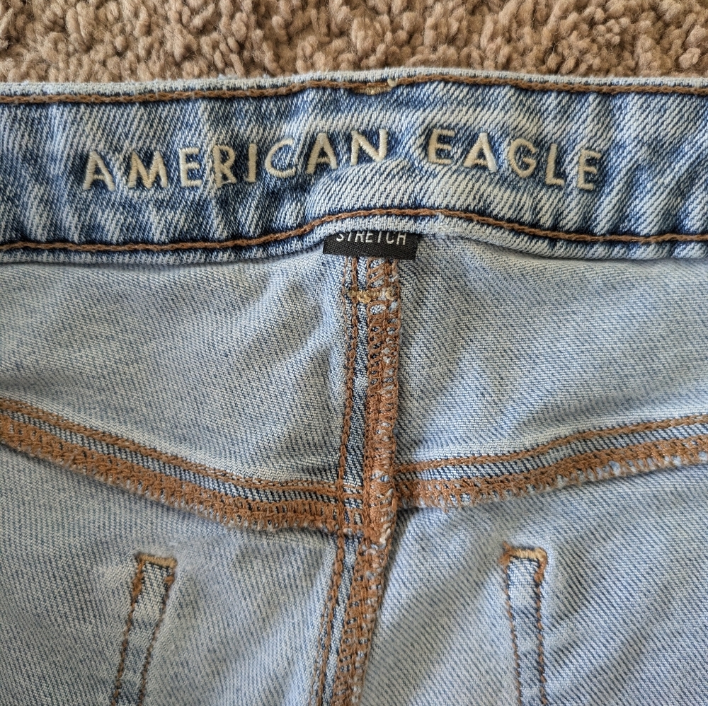 American Eagle Light Wash Stretch Distressed Mom Jeans sz 20 - Picture 6 of 10